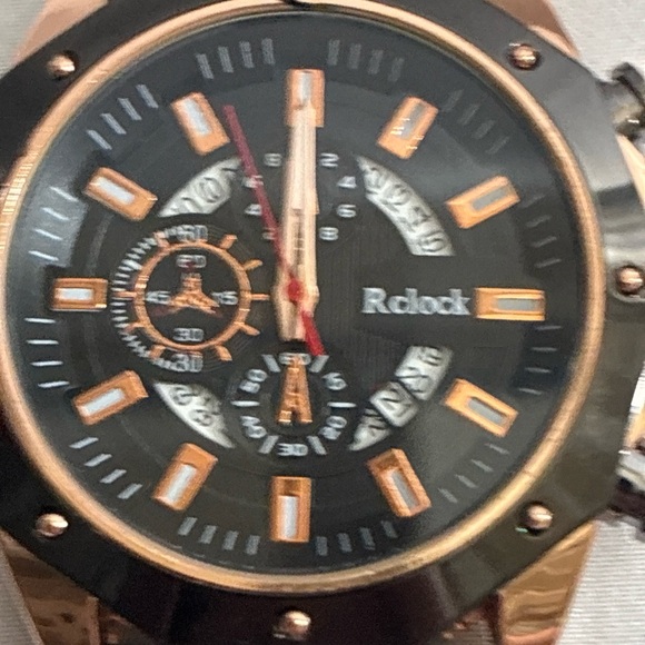 Black and Gold Men's Watch - Picture 4 of 10